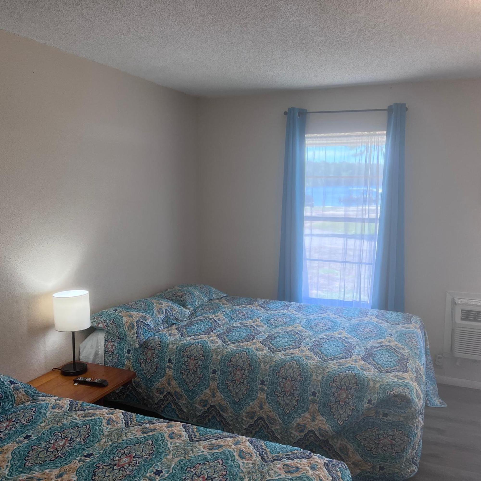 Alpine Lakeside Motel Room Backside Hemphill Exteriér fotografie